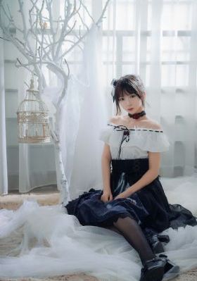 年轻女教师3_720免费在线播放